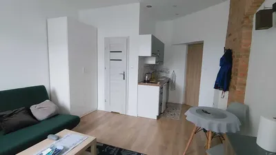 Przytulny samodzielny pokój z łazienką - miniatura 2