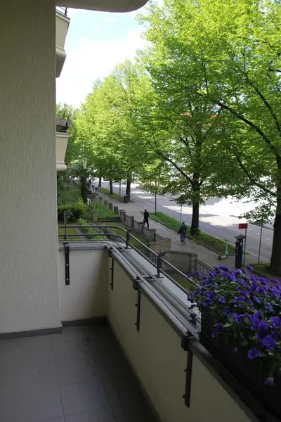 Duży pokój 23,5 m² z balkonem – al. Jana Pawła II, centrum Szczecina - miniatura 3