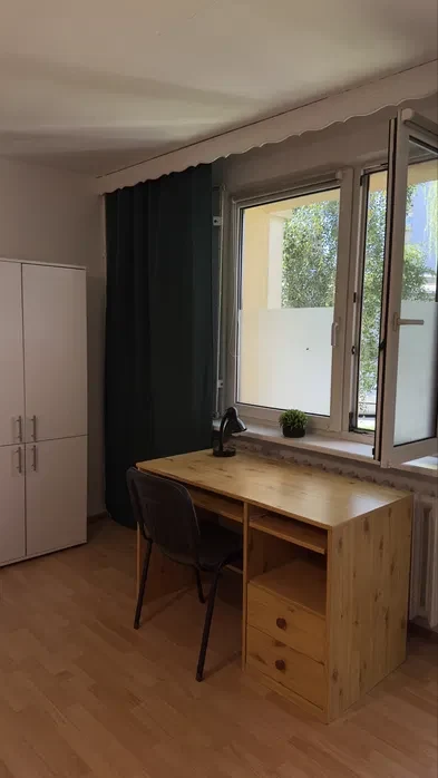 Katowice AWF duży pokój z balkonem do wynajęcia ul. Fliegera 25m2 dwuosobowy jednoosobowy pokój na wynajem ASP AWF studenci dla studentów - 1/4