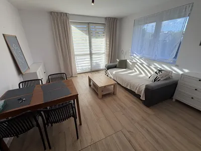 50 m2 ul Stawowa kolo Galerii Bronowice z ogrodkiem i miejscem postojowym