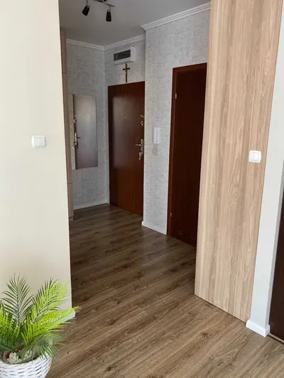 Mieszkanie 46m2. Osiedle Winnica. Balkon około 20m2 z częściowo widokiem na Wisłę. - miniatura 2