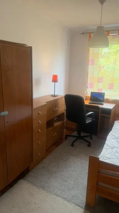 Pokój do wynajęcia,doskonała ,spokojna lokalizacja ,świetnie skomunikowane. - miniatura 2