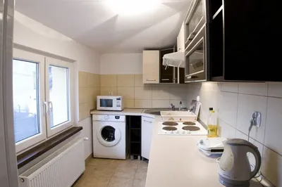 Super pokoj , stancja, kwatera. Blisko PKP, autobusy, WiFI, Własny zamykany parking , ogród - miniatura 3