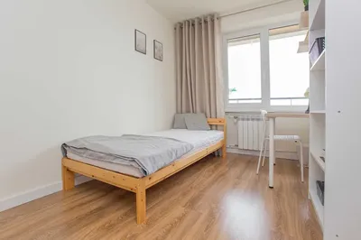 Pokój z garderobą przy ulicy Fabrycznej w ładnym mieszkaniu - miniatura 2