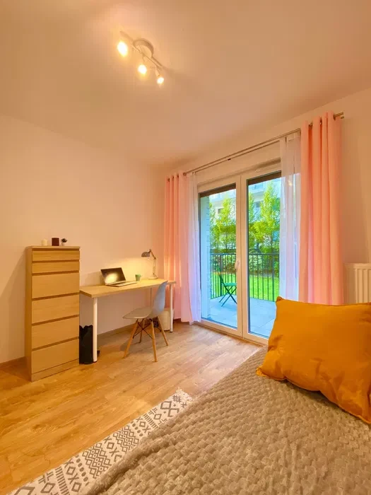 Pokój w mieszkaniu studenckim ul. Różana ochrona balkon Centrum - 1/8