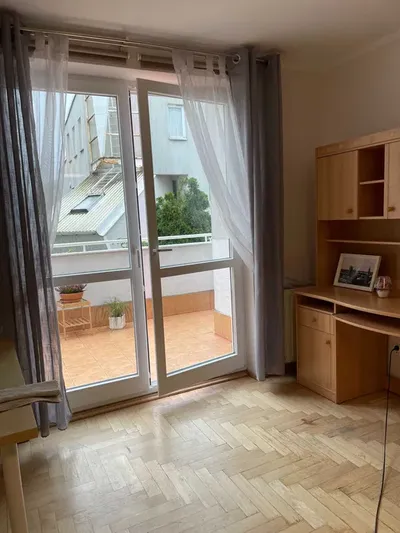 Jasne 2-pok. mieszkanie (57 m²) z tarasem i bezpłatnym parkingiem (Czyżyny) - dwa niezależne pokoje - miniatura 3