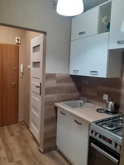 Piękna i zadbania kawalerka do wynajęcia – Bieńczyce os. Kazimierzowskie 20 Kraków - miniatura 4