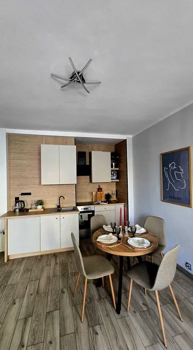 Gdynia CENTRUM| 800m do PLAŻY | 40 m² | BALKON | Winda | Piwnica | Miejsce PARKINGOWE| BEZ PROWIZJI - miniatura 2