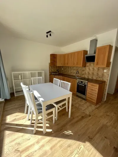 Jasne mieszkanie 29m2 na zamkniętym os. Mozarta | W pełni umeblowane | Duży balkon, widok na ogród! Bezpośrednio! 2 min do tramwaju - Dostępne od 1.10 - miniatura 4