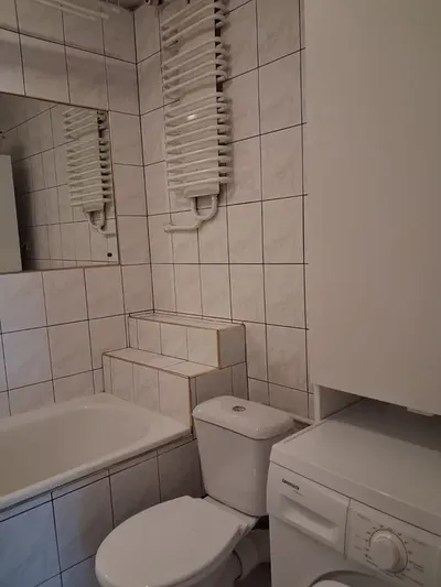 Wynajmę mieszkanie dla 2 spokojnych studentek - miniatura 2
