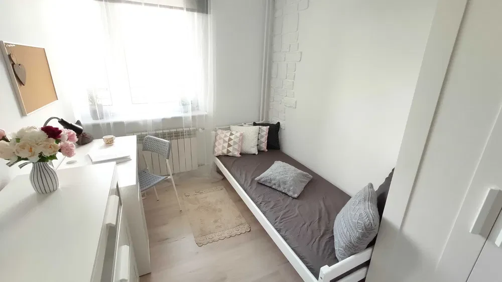 Jednoosobowy pokój w mieszkaniu w niskim bloku. Poznań Grunwald - 1/8