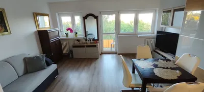 # **Przytulna, w pełni wyposażona kawalerka 28 m² z balkonem – Gotowa do zamieszkania LSM/Rury