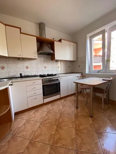 Odświeżone, umeblowane 48,5 m² z garażem – CENTRUM - miniatura 3