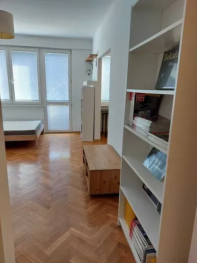 37m2 UL. FR. NULLO, GRZEGÓRZKI w okolicy Ronda Mogilskiego i Grzegórzeckiego - miniatura 2