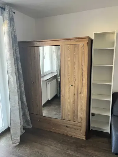 Przytulna kawalerka z balkonem blisko lotniska - miniatura 3