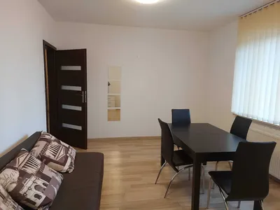 Gocławek 50 m² – 2 niezależne pokoje, parking przy ulicy, bez czynszu
