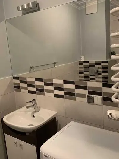 Komfortowa kawalerka/ ul PiĘKNA / TOP LOKALIZACJA / balkon / 28 m2 1 piętro - miniatura 5