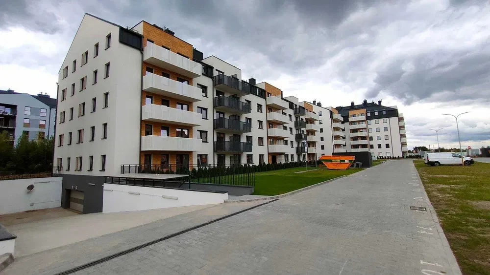 Kawalerka 30m2 z miejscem postojowym w cenie – NARAMOWICE 2100 zł- OD 1 LISTOPADA 2026 - 1/8