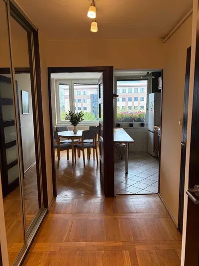 Wynajmę dwupokojowe mieszkanie (52 m2) w ścisłym centrum Warszawy - miniatura 2