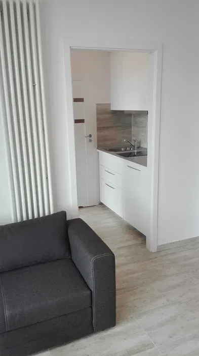 Mies,kanie dwupokojowe w apartamentowcu na Ochocie - miniatura 2
