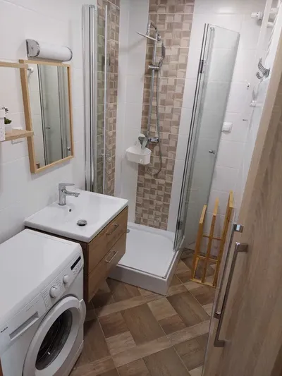 Duży pokój z balkonem dla studentki 18m2 ( 2 kanapy) - miniatura 3