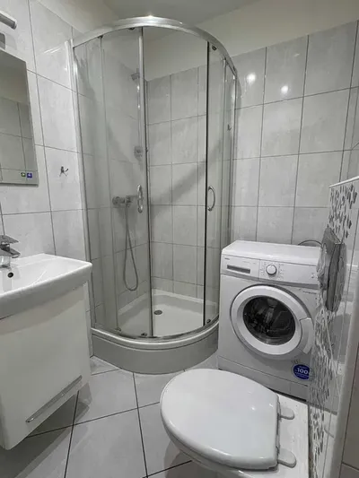 Kawalerka 29 m² z osobną kuchnią w Centrum Gdyni - miniatura 2