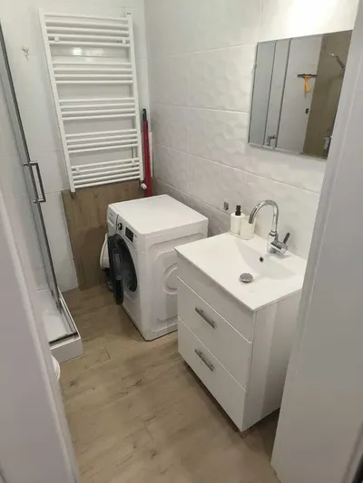 Wynajmę kawalerkę 30m2 od 3.10.2026r. Z miejscem postojowym w garażu. - miniatura 5