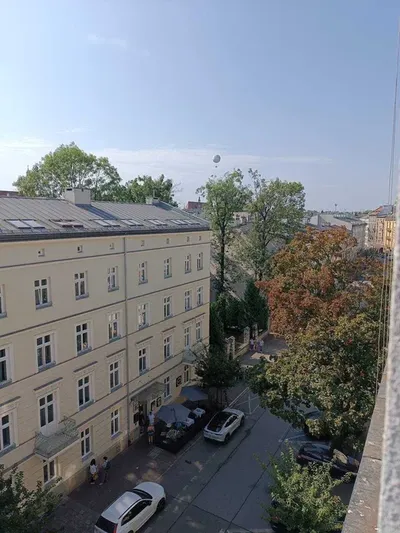 Jasne mieszkanie 49 m² w sercu Kazimierza z pięknym widokiem - miniatura 2