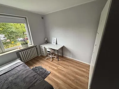 Do wynajęcia pokój jednoosobowy dla Studentki, blisko ŚUM, ul. Gdańska 18 - miniatura 3