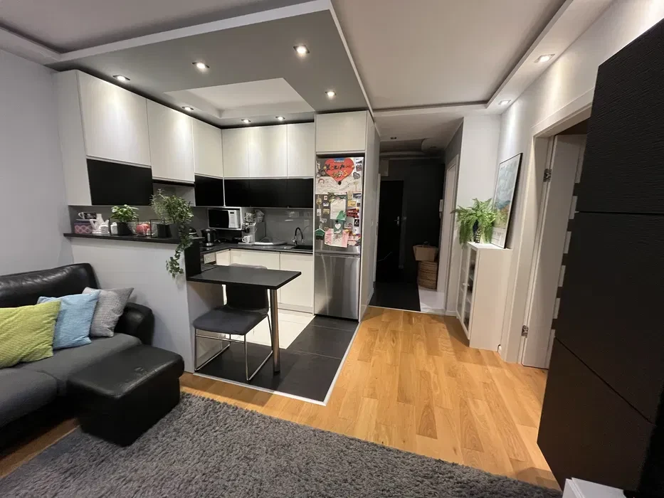 Mieszkanie 50m2 ul. Białołęcka. 1 piętro, winda, 3 pokoje, balkon 15m2, garaż podziemny, osiedle monitorowane. Mieszkanie do wynajęcia Białołęka. - 1/8