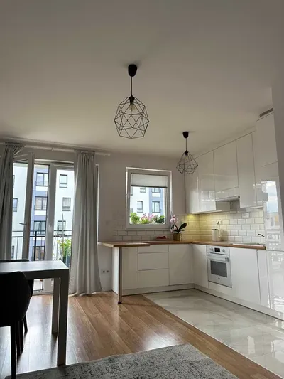 2-pokojowe mieszkanie, duży balkon, garaż i komórka w cenie - miniatura 4