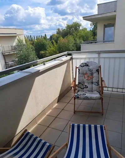 Wynajmę mieszkanie 45.6m2 (salon z aneksem, sypialnia) z dużym balkonem - miniatura 4