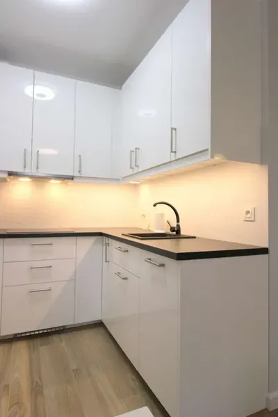 Praga Południe 2 pokoje 41 m2 apartamentowiec balkon garaż - miniatura 4