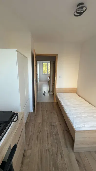 Wynajme pokój w mieszkaniu 3-pokojowym - miniatura 2
