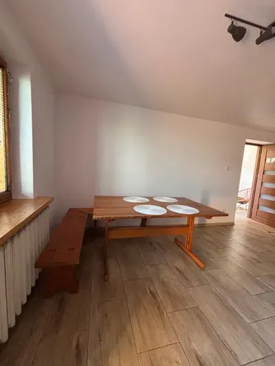 Niezależne mieszkanie / domek 48 m2 BEZ CZYNSZU salon z aneksem kuchennym sypialnia łazienka osobna pralnia // piec gazowy // LSM - miniatura 4
