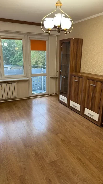 Wynajmę mieszkanie 4 pokojowe - 1/8