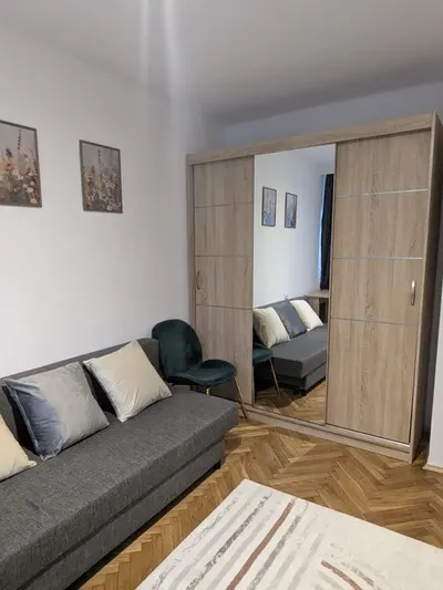 Kawalerka - 2 pokoje - od właściciela - blisko Ronda Mogilskiego - miniatura 3