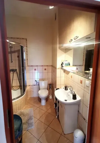 Przytulny pokój 12m² w 2-pokojowym wysokim ( 3.3m) mieszkaniu dla kobiety. - miniatura 3