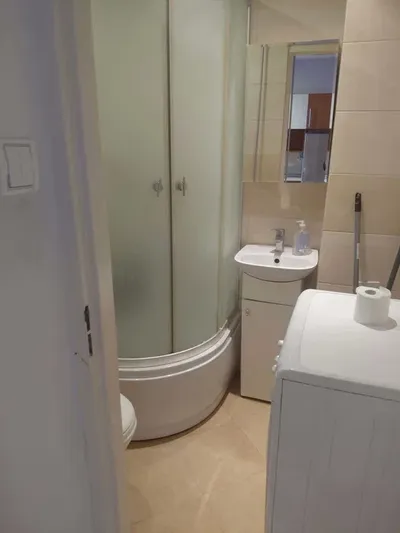 Wynajmę kawalerkę w centrum - miniatura 5