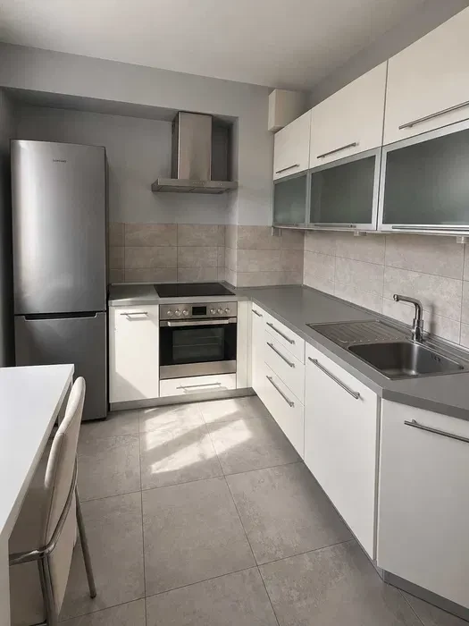 Wynajmę mieszkanie 2 pokoje Radzikowskiego 55m2 - 1/8