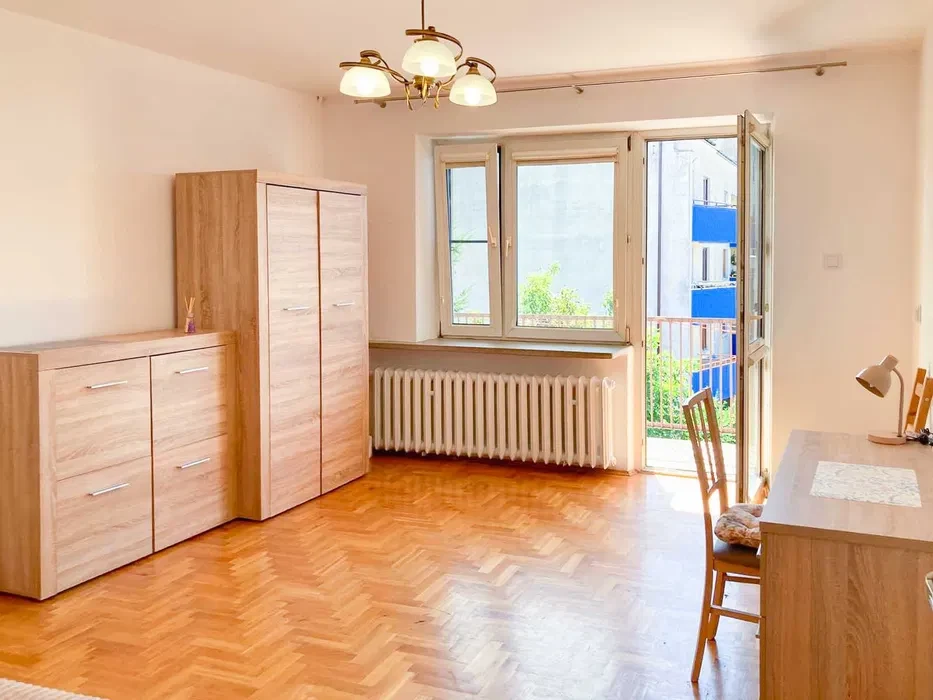 Duży jasny pokój z balkonem - 1/10