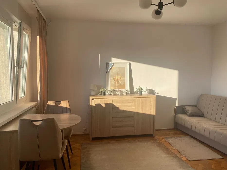 Wynajmę kawalerkę 26 m2 z dużym balkonem - Łódź Widzew Wschód przy ulicy Ćwiklińskiej 18 na 5 piętrze w 10 piętrowym bloku z windą - 1/8