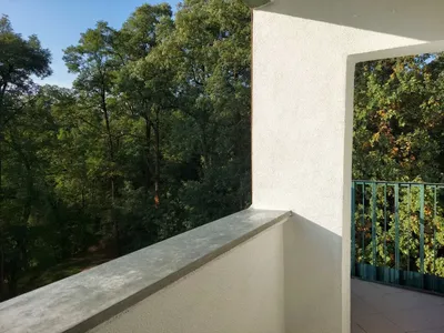 Duży pokój z balkonem dla studentki 18m2 ( 2 kanapy) - miniatura 4