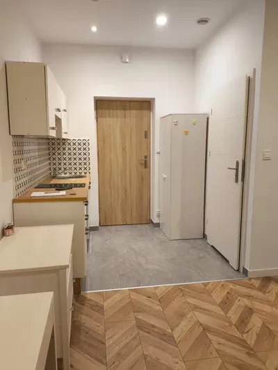 Kawalerka wszystko w cenie Centrum - miniatura 2