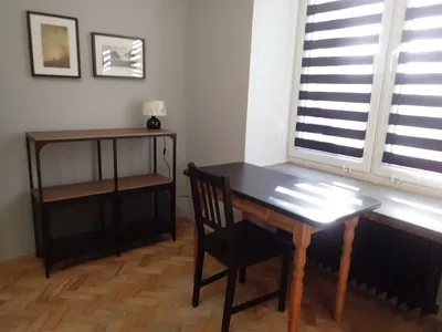 Pokoj w mieszkaniu dwupokojowym| Rondo Mogilskie UEK | dla młodych niepalacych | cicho zielono - miniatura 2