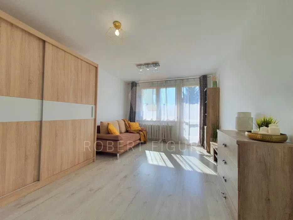 3 niezależne pokoje | Blok, balkon, ogrzewanie miejskie | 56 m2 | 800 metrów od UŚ | ul. Nadgórników 12 - 1/8