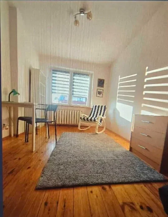 Gdańsk Wzgórze Mickiewicza Szukam kogoś na moje miejsce do pokoju w świetnym, spokojnym domu. - 1/4