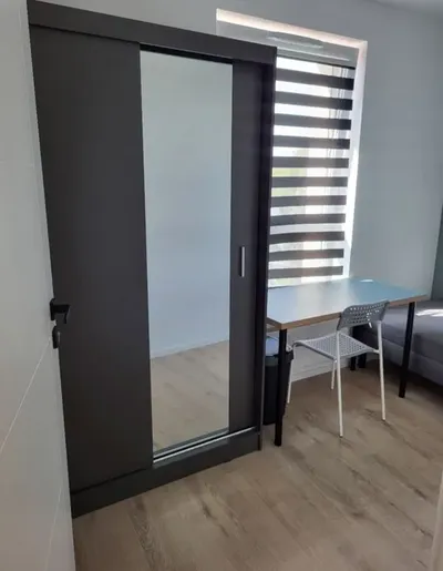 Wynajmę pokój w centrum, 20-30 min piechotą od umb, dostępny od 30 września - miniatura 2