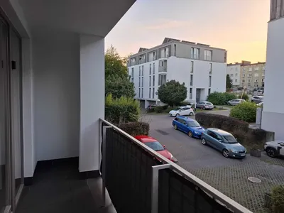 Duża komfortowa kawalerka 29 m² w bardzo dobrej lokalizacji na zamkniętym strzeżonym małym, kameralnym osiedlu dla jednej lub dwóch osób. - miniatura 5