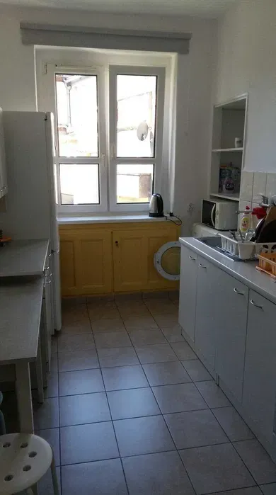 Jednoosobowy pokój w mieszkaniu studenckim - miniatura 3